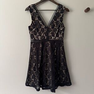 FRANCESCAS MI AMI LACE DRESS BLACK WITH NUDE LINING SIZE SMALL NWT
